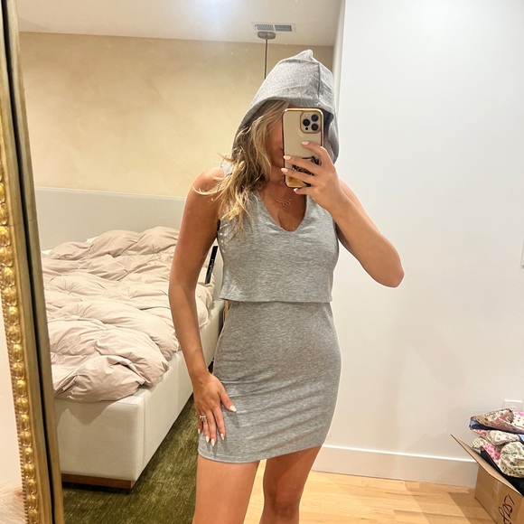 NWT Lulus hooded Mini dress - Picture 2 of 3